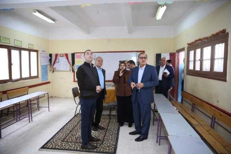 محافظ كفر الشيخ يتفقد مجمع مدارس هدى شعراوي
