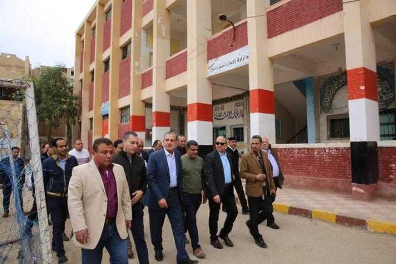 محافظ كفر الشيخ يتفقد تجهيزات لجان الانتخابات الرئاسية بالمدرسة العسكرية