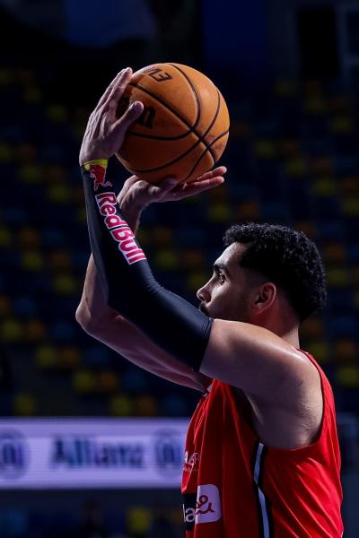 إيهاب أمين يفوز بجائزة هداف الرميات الثلاثية لدوري المرتبط