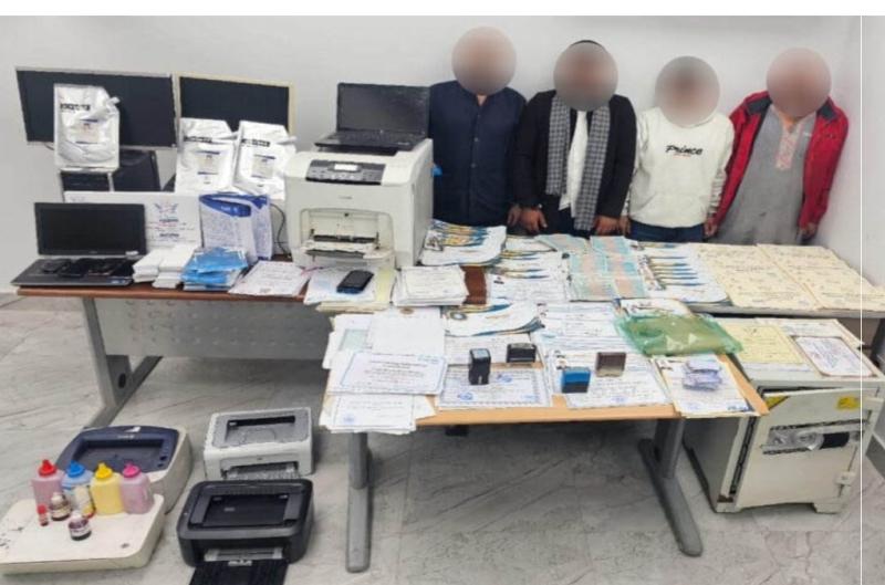 المتهمون والمضبوطات 