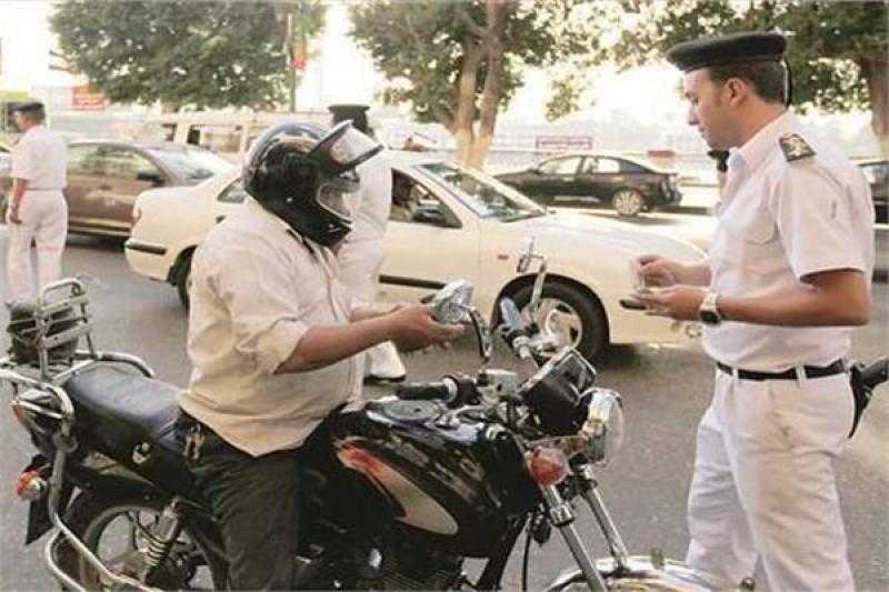 تحرير 549 مخالفة لقائدي الدراجات النارية لعدم ارتداء الخوذة