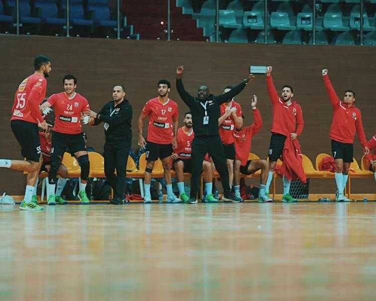 «رجال يد الأهلي» يفوز على الزمالك ويتوج بكأس السوبر