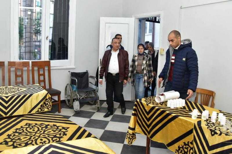 محافظ الإسكندرية يتفقد اللجان والمقار الانتخابية بنطاق حي الجمرك
