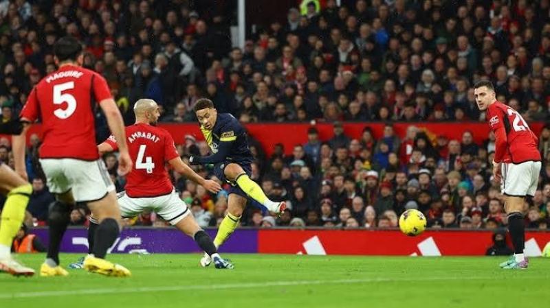 مانشستر يونايتد يخسر أمام بورنموث بثلاثية نظيفة في الدوري الإنجليزي