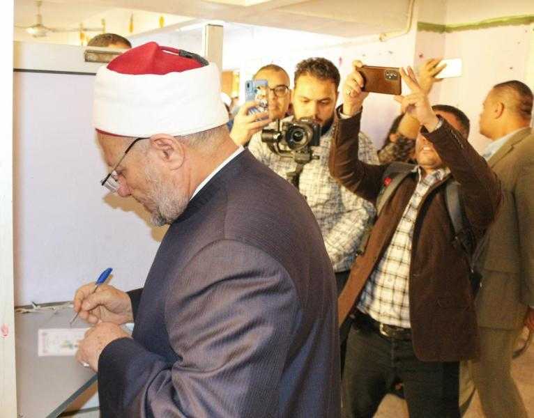مفتي الجمهورية يُدلي بصوته في الانتخابات الرئاسية ويؤكد: المشاركة واجب وطني