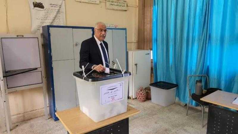 جمال علام رئيس اتحاد الكرة يدلي بصوته في الانتخابات الرئاسية