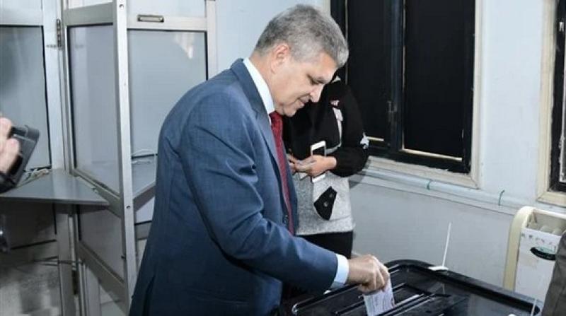 رئيس هيئة قناة السويس يطالب المصريين بالتوجه للمقار الانتخابية لممارسة حقهم الدستوري