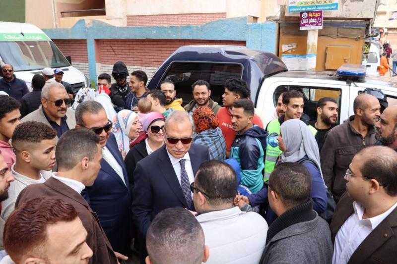 محافظ القليوبية يتفقد اللجان الانتخابية للاطمئنان على سير العملية الانتخابية