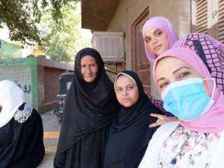المرأة تتصدر.. تفاصيل إقبال الناخبين في أسوان على مراكز الاقتراع