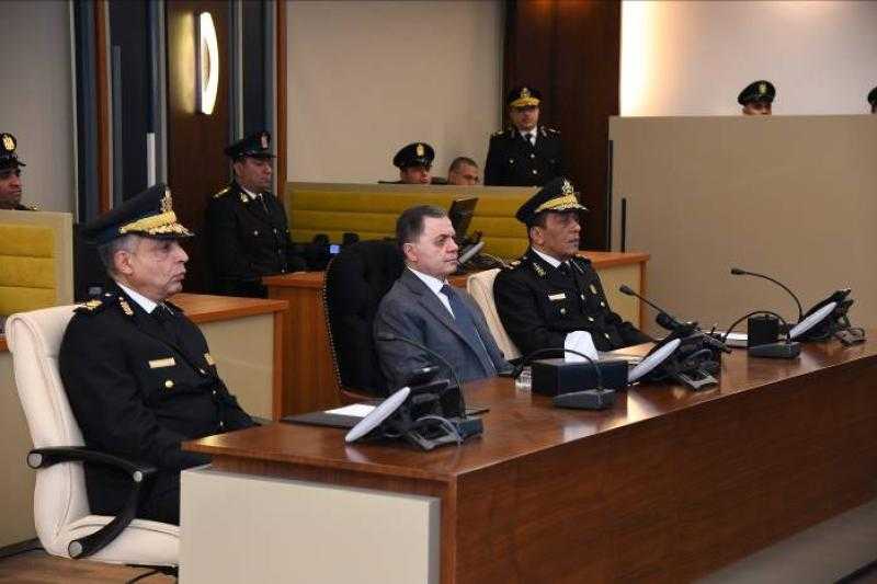 من غرفة العمليات الرئيسية.. وزير الداخلية يتابع إجراءات تأمين الانتخابات الرئاسية 2024