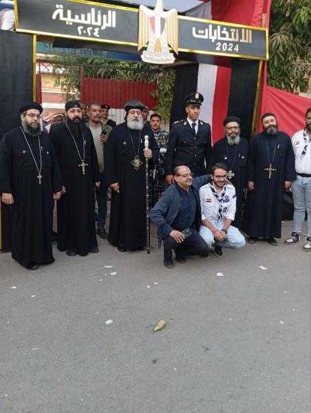 أعداد من رجال الدين المسيحي يدلون بأصواتهم بلجنة مدرسة محمد فريد بالقاهرة