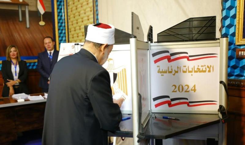 شيخ الأزهر يدلي بصوته