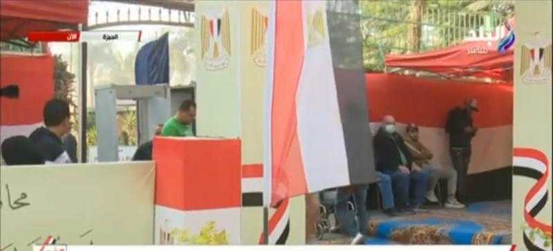 توافد أعداد كبيرة على لجان الجيزة والسيدات يتصدرن المشهد.. «فيديو»