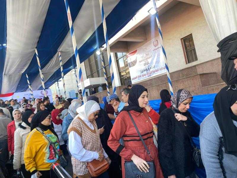 المقار الانتخابية تواصل استقبال أعداد كبيرة من الناخبين للإدلاء بأصواتهم ببورسعيد