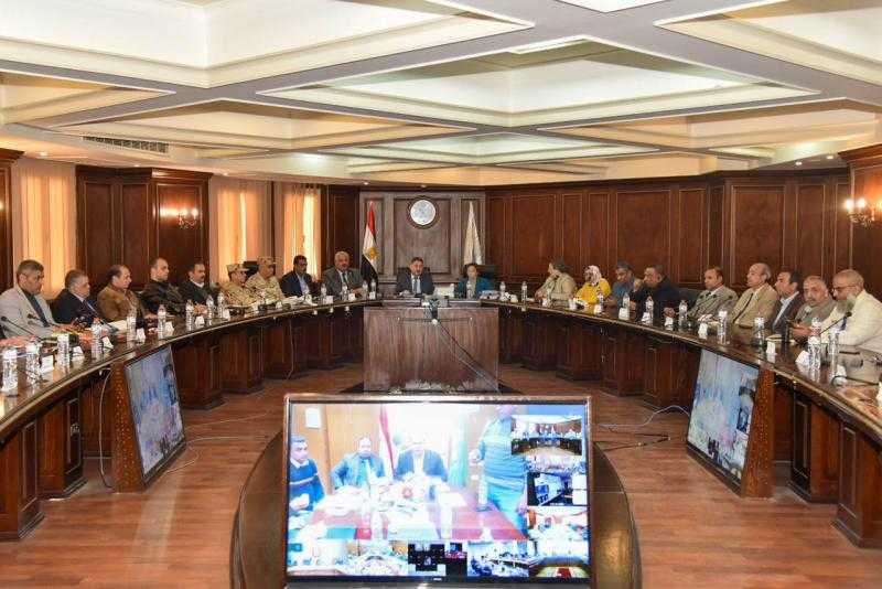 محافظ الإسكندرية يتابع سير العملية الانتخابية من داخل غرفة العمليات الرئيسية
