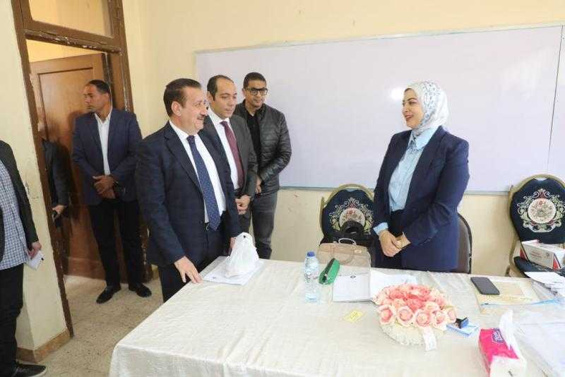 محافظ المنوفية يتفقد عددا من اللجان الانتخابية