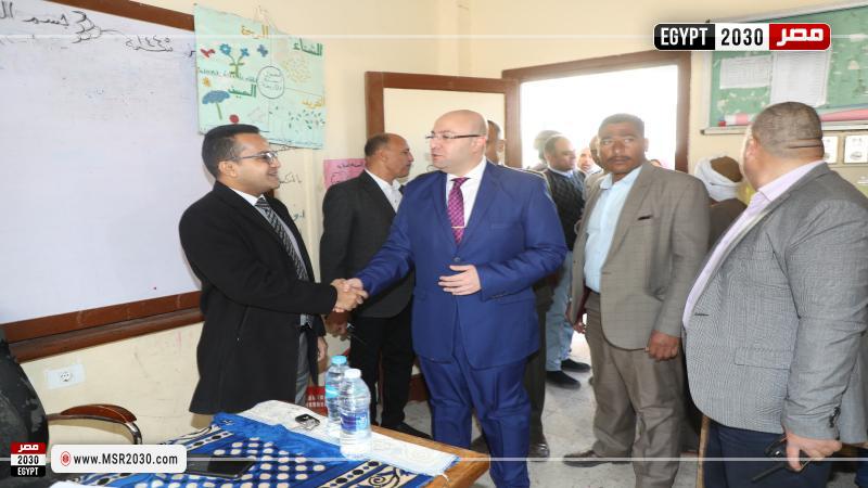 محافظ بني سويف أثناء الجولة
