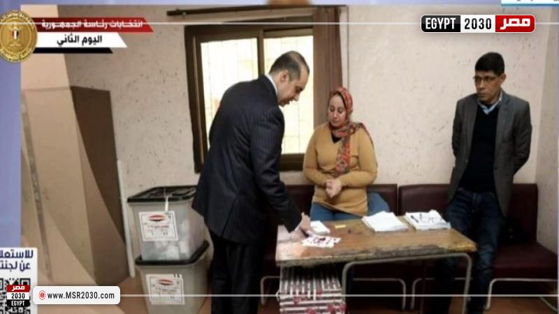 المستشار محمود فوزي يدلي بصوته
