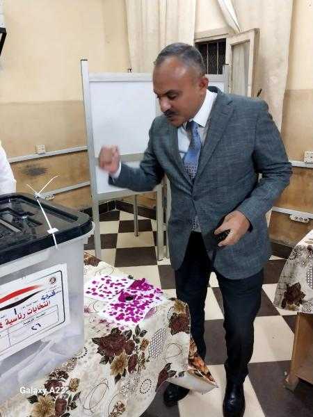 سكرتير عام محافظة المنوفية والسكرتير المساعد يدليان بأصواتهم في الانتخابات الرئاسية