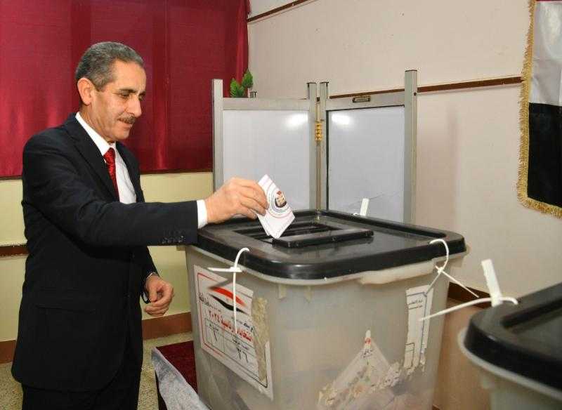 محافظ الغربية يدلي بصوته في الانتخابات الرئاسية 2024
