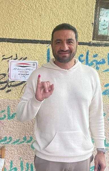 محمد غرابة مدير منتخب مصر يدلي بصوته في الانتخابات الرئاسية