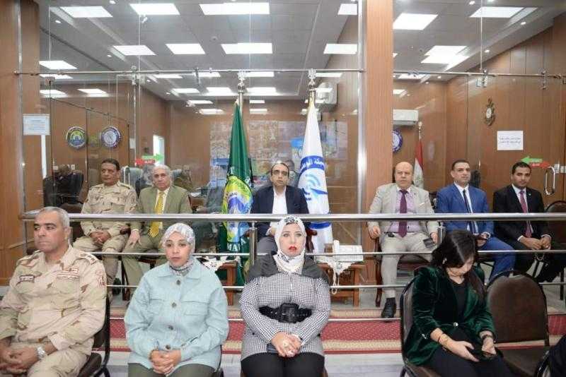 محافظ الإسماعيلية يتابع انتظام تصويت الناخبين بمختلف اللجان
