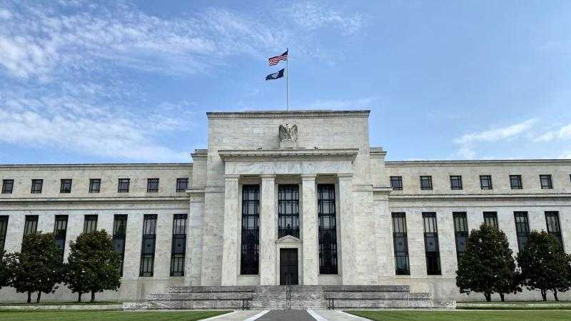 خبير يتوقع استمرار تثبيت الفيدرالي الأمريكي سعر الفائدة في اجتماعه الأخير هذا العام