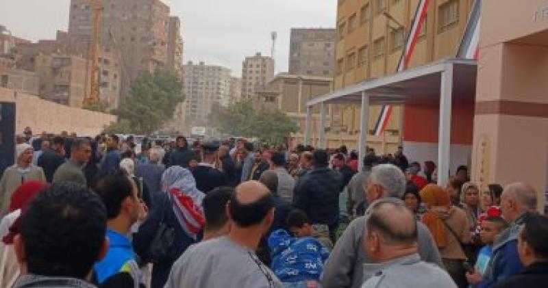 توافد الناخبين مستمر منذ الصباح.. تفاصيل آخر أيام التصويت بالانتخابات