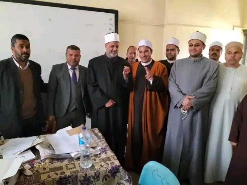 العاملون بمنطقة الجيزة الأزهرية يدلون بأصواتهم في الانتخابات الرئاسية”صور”