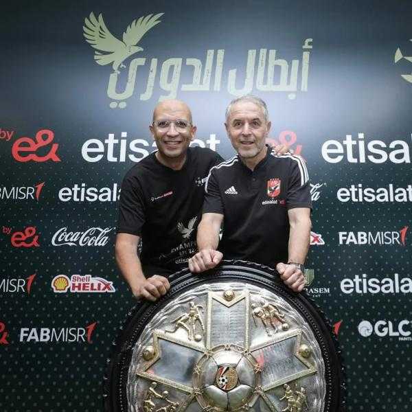 هل يلمح لرحيله؟.. مترجم كولر: مدرب الأهلي تم تسليمه للجماهير الغاضبة دون دروع