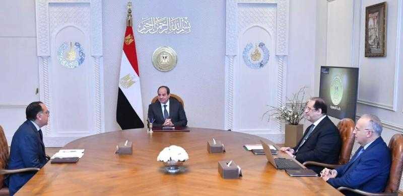 لماذا اجتمع الرئيس السيسي مع رئيسي الوزراء والمخابرات العامة ووزير الري؟.. فيديو