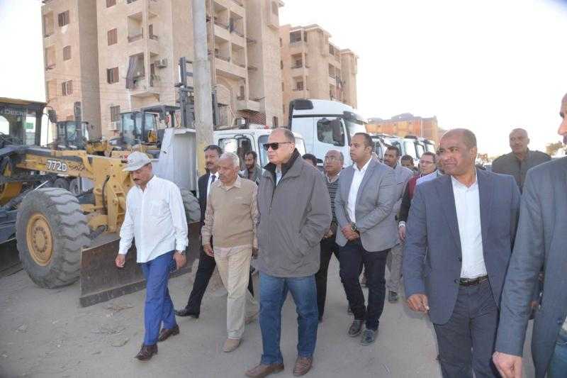 محافظ أسيوط يشهد اصطفاف معدات المراكز والأحياء للتأكد من جاهزيتها لمواجهة الأزمات والكوارث