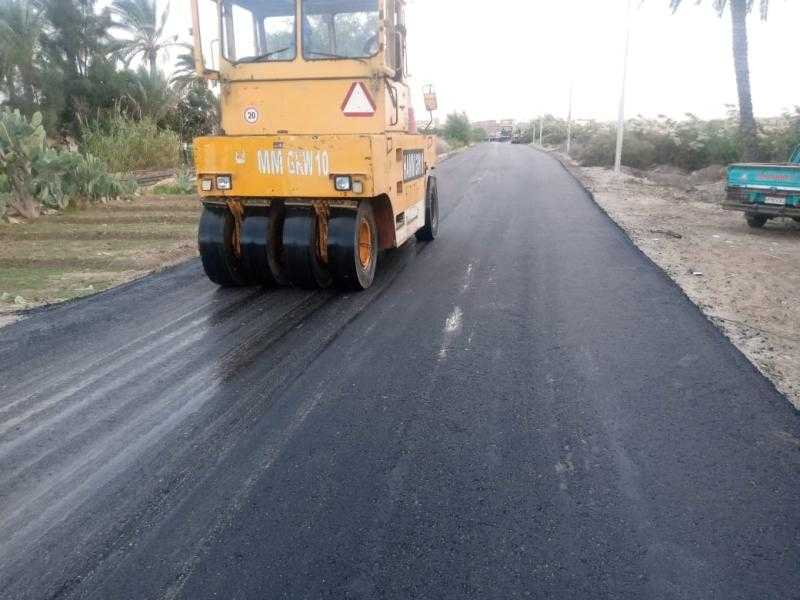 محافظ الإسماعيلية يتابع تنفيذ أعمال الخطة الاستثمارية بقطاع الطرق بالمحافظة