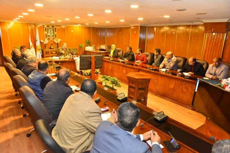 محافظ أسيوط: لا تهاون في إزالة التعديات على الأراضي الزراعية ومخالفات البناء