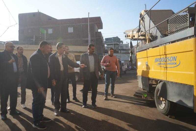 محافظ الغربية يستكمل جولاته الصباحية بمتابعة صيانة المعدات بمركزي طنطا وقطور