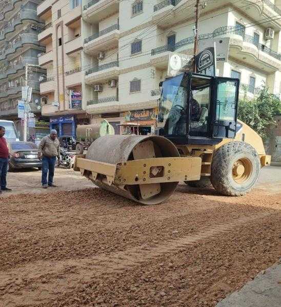 بتكلفة 2 مليون و750 ألف.. تمهيد منطقة الأطباء بشبراخيت بالبحيرة للرصف