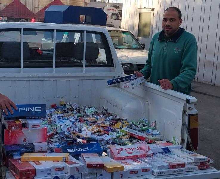 تموين العجمي بالإسكندرية يضبط 500 علبة سجائر مجهولة المصدر