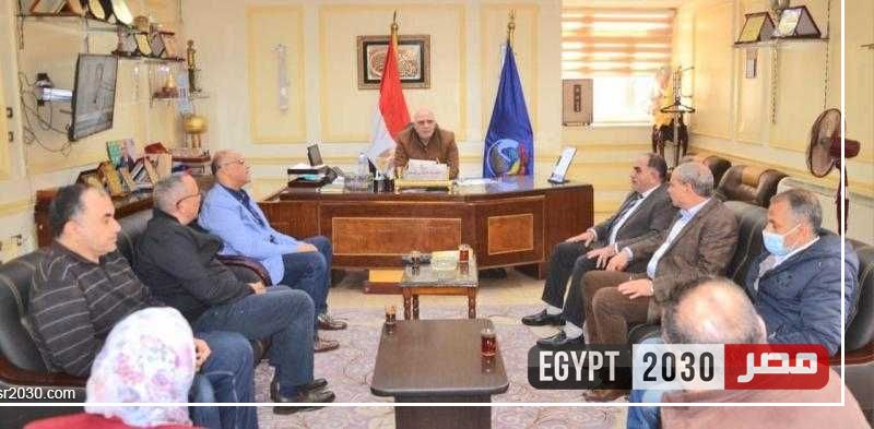 سكرتير عام البحيرة يناقش إنهاء الأعمال المتبقية بالمرحلة الأولى بميناء الصيد برشيد