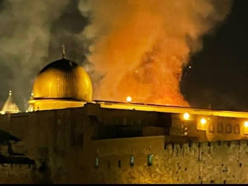 إشعال النار داخل المسجد الأقصى.. والأزهر يصدر تحذيرات نارية