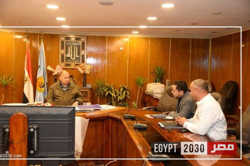 محافظ أسيوط يناقش موقف مشروعات البرنامج الوطني لإدارة المخلفات الصلبة