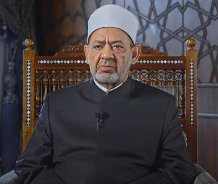 شيخ الأزهر يصرف إعانة شهرية عاجلة لـ شاب يعاني من ضعف البصر وسيدة تعول طفلًا