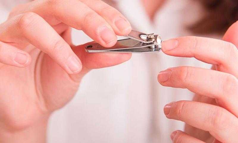 حسام موافي يحذر مرضى السكر من قص أظافرهم لهذا السبب