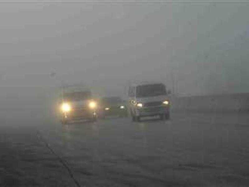 إرشادات مهمة للقيادة الآمنة على الطرق أثناء الشبورة.. تعرف عليها