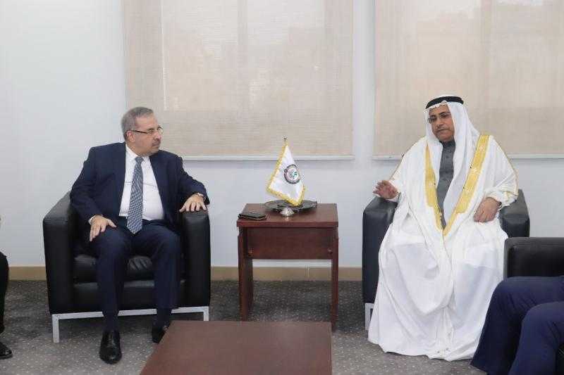 العسومي يؤكد دعم وتضامن البرلمان العربي لاستقرار سوريا