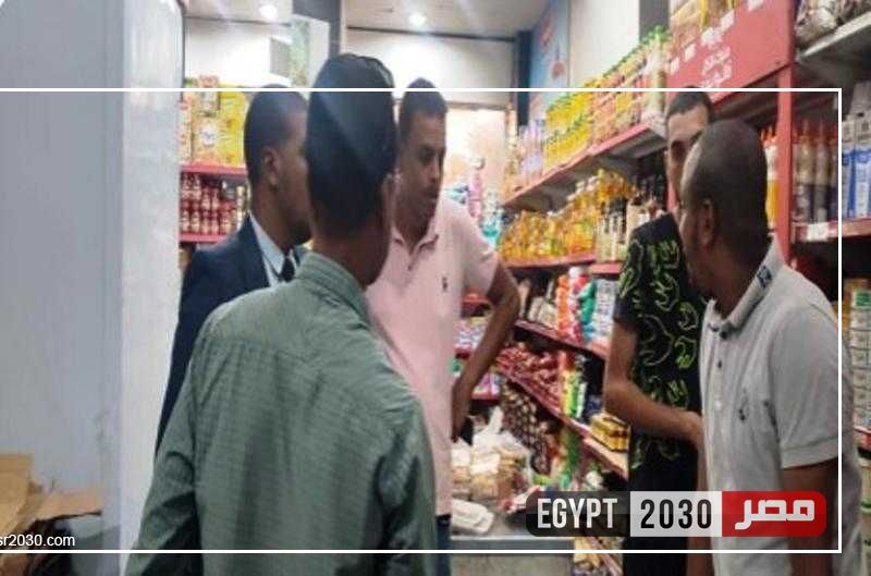 لمحاربة الغلاء.. محافظ أسوان: طرح كميات إضافية من السكر الحر بعد ضخ 700 طن لـ 350 ألف بطاقة تموين