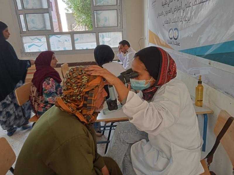 توقيع الكشف الطبي على 650 مواطنا من مرضى العيون بقرية الأبقعين بالبحيرة