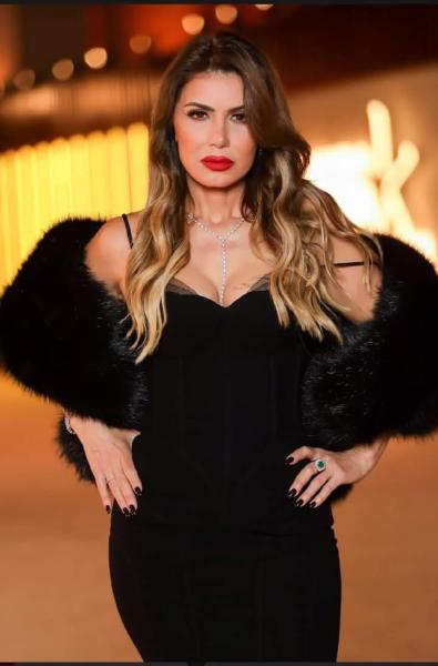 بفستان أسود ومكياج جرئ.. ظهور ملفت لنجلاء بدر بمهرجان الجونة السينمائي ”صور”