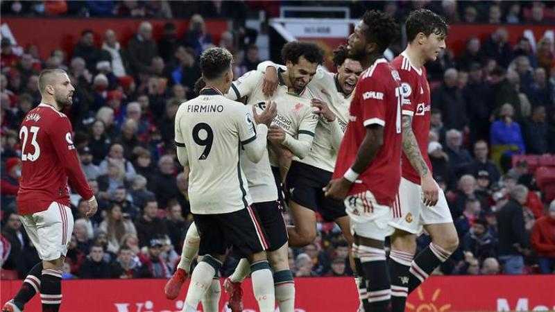 ليفربول في معركة أمام مانشستر يونايتد للحفاظ على صدارة الدوري الإنجليزي