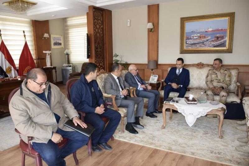 محافظ بورسعيد يستقبل لجنة من الرقابة الإدارية والهيئة الهندسية والكلية الفنية