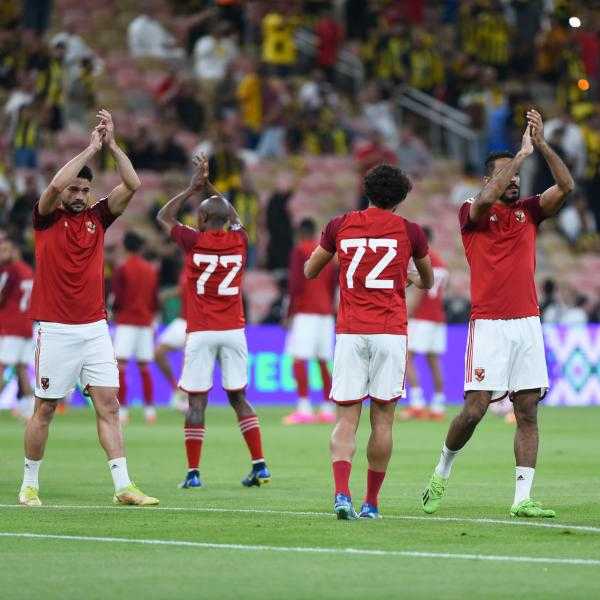 «فيفا» يرفض طلب الأهلي ويحذر من استغلال أي شعارات أمام فلومينينسي